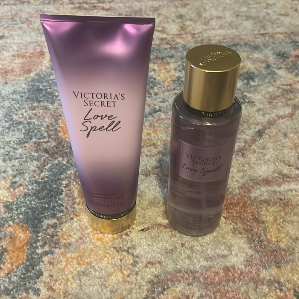 ￼NEW Victoria’s Secret LOVE SPELL body mist and fragrance lotion!!